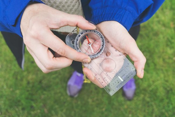 Quelle est la meilleure façon de découvrir les peintures rupestres du Tassili n'Ajjer en Algérie?